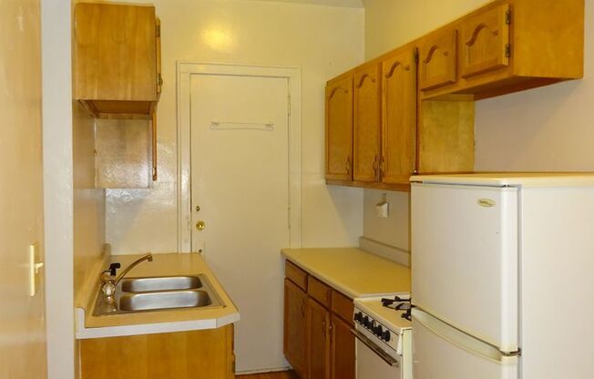 Studio, 1 bath, 375 sqft, $750, Unit 104