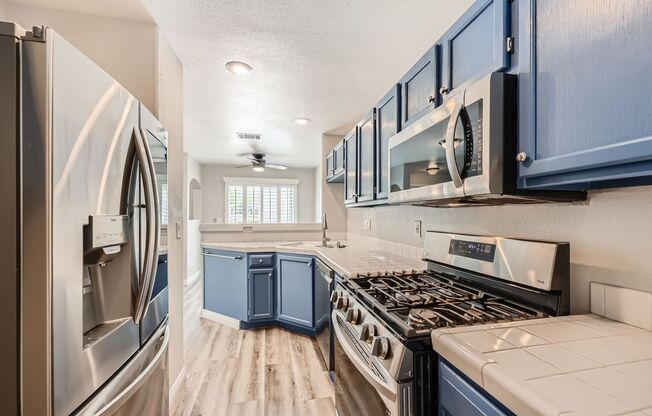 Beautiful and Nicely Remodeled Henderson Townhome!