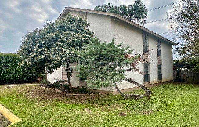 2 beds, 1 bath, 772 sqft, $797