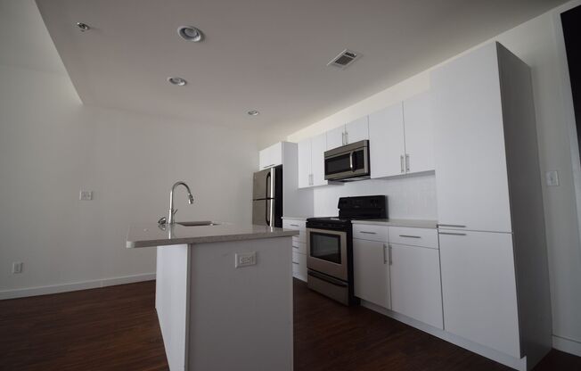 1 bed, 1 bath, 895 sqft, $1,250, Unit 216