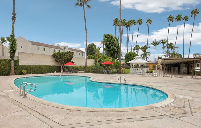 2 beds, 1 bath, 806 sqft, $2,495, Unit D11