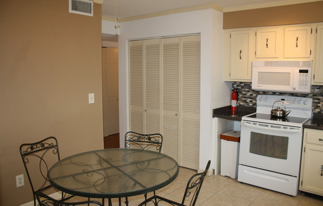 2 beds, 2 baths, $1,900, Unit #90