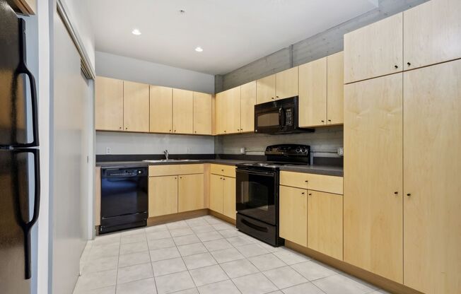 1 bed, 1 bath, 684 sqft, $1,225, Unit 404