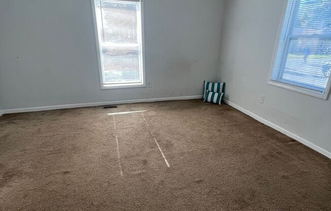 COMING SOON Spacious 3 BEDS AND 2 BATHS!!!