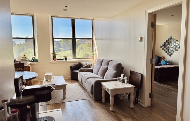 2 beds, 1 bath, 736 sqft, $3,700, Unit 6B