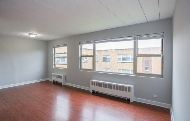 5655 N CHRISTIANA