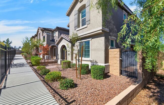 MOVE-IN READY! AMAZING 3-BEDS 2.5 BATH 2-CAR GARAGE HOME IN CENTENNIAL!