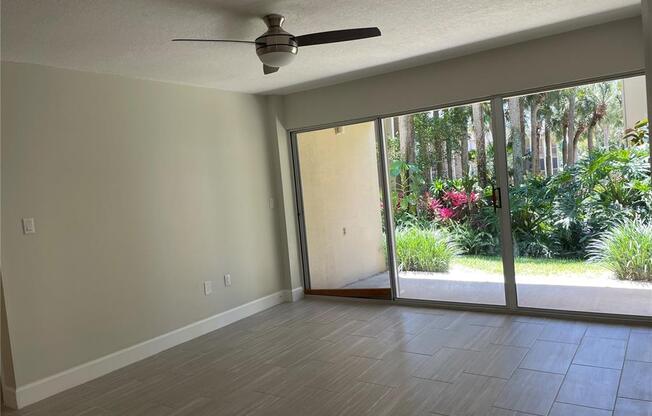 586 ORANGE DR