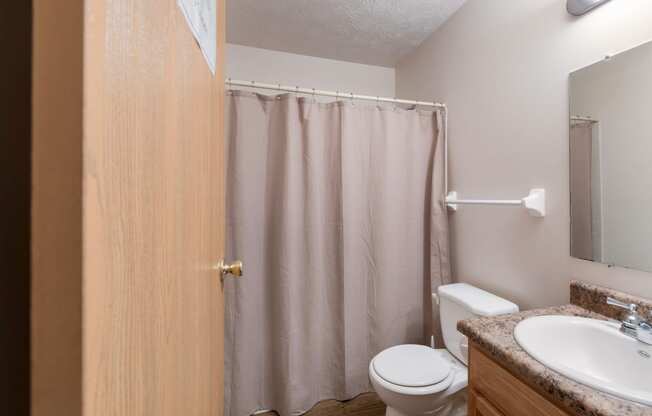 Luxurious Bathrooms at Ashley Village Apartments, Ohio, 43232