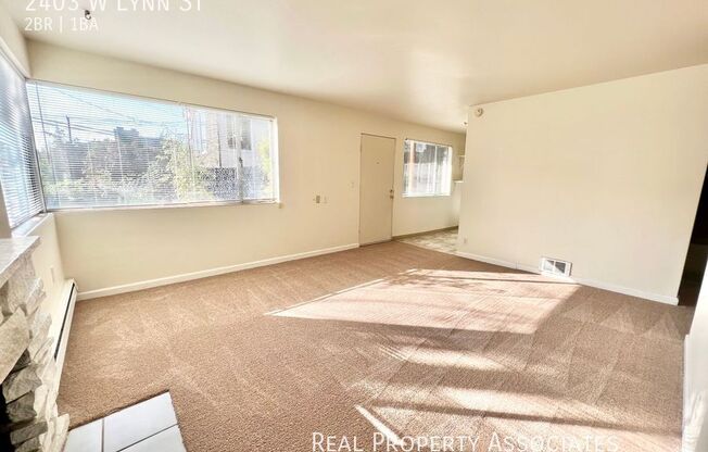 2403 W LYNN ST