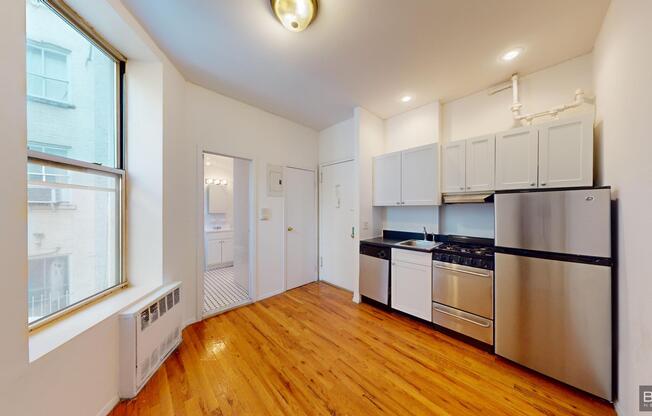 2 beds, 1 bath, $4,900, Unit 14