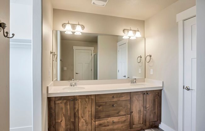 3 beds, 2.5 baths, $2,200