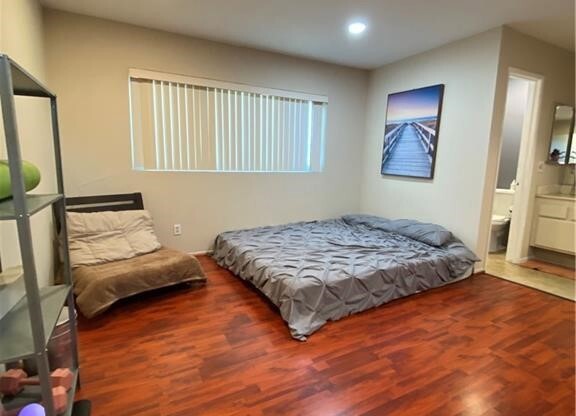 2 beds, 3 baths, 1,218 sqft, $3,400, Unit 28