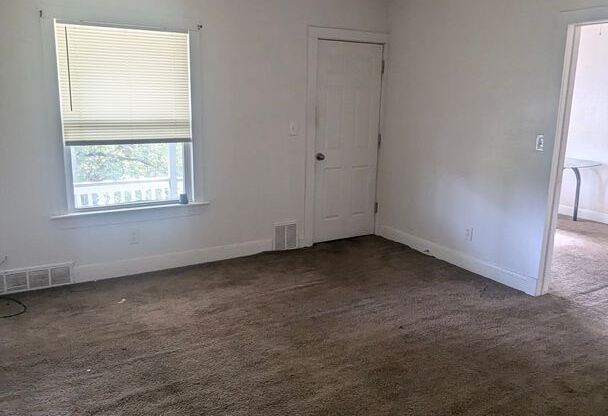 2 beds, 1 bath, $875