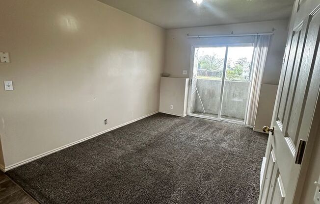 2 beds, 1 bath, 876 sqft, $1,200, Unit 6