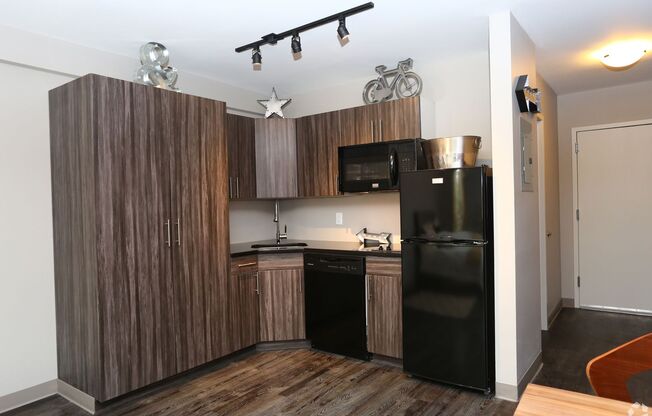 Studio, 1 bath, 284 sqft, $1,039, Unit 417