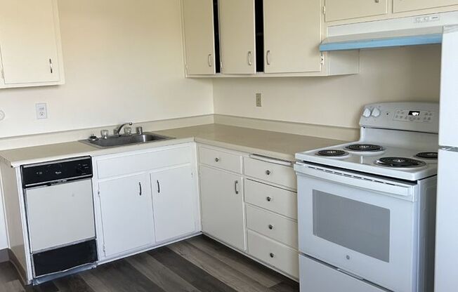 2 beds, 1 bath, 757 sqft, $1,650, Unit 181.D