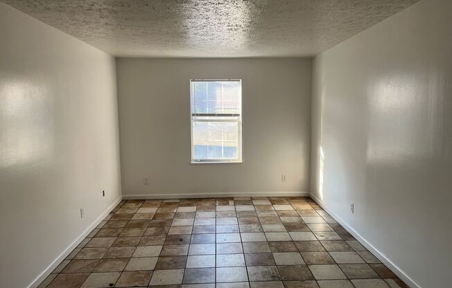 2 beds, 1 bath, $800