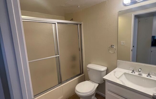 1 bed, 1 bath, $1,700, Unit 204