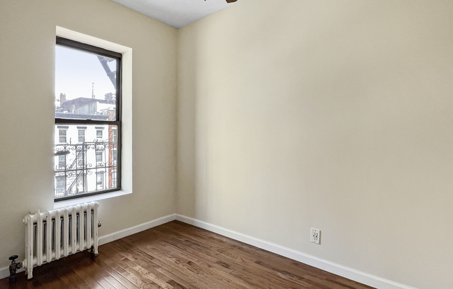 270 E 78 ST