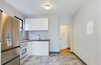 3 beds, 1 bath, 650 sqft, $3,000, Unit 2