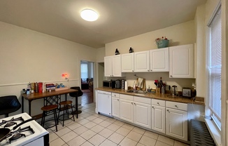 3 beds, 1 bath, $4,000, Unit 2