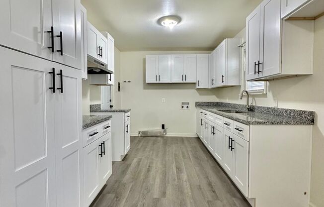 Now Available - Cozy 3-Bedroom Home w/ Fully Renovated Kitchen!!