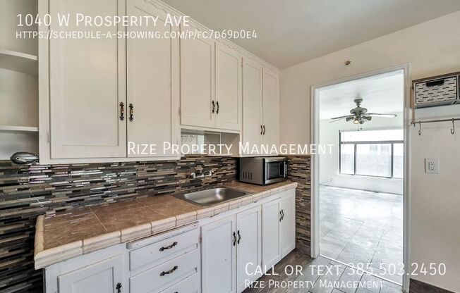 1040 W PROSPERITY AVE