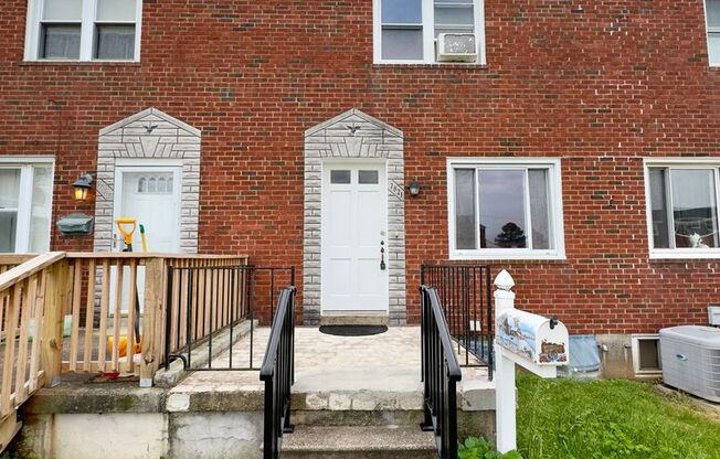 Charming 3Bed/1.5Bath Townhome with Modern Amenities in Baltimore