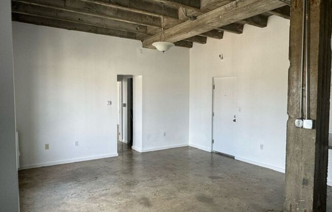 1 bed, 1 bath, 620 sqft, $1,995, Unit 42