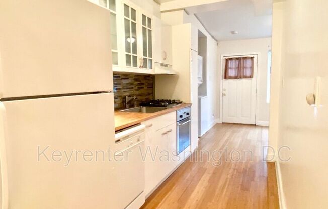 1204 Holbrook St, NE Unit 1