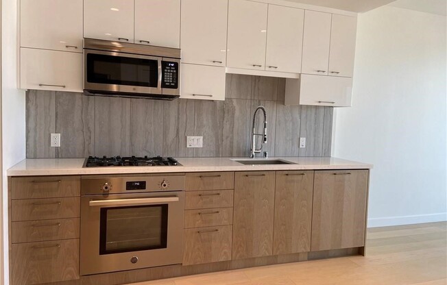 1 bed, 1 bath, 711 sqft, $2,950, Unit 2504