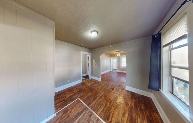 2 beds, 1 bath, $1,100