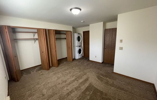 3 beds, 1 bath, 1,040 sqft, $1,695, Unit 3156-208
