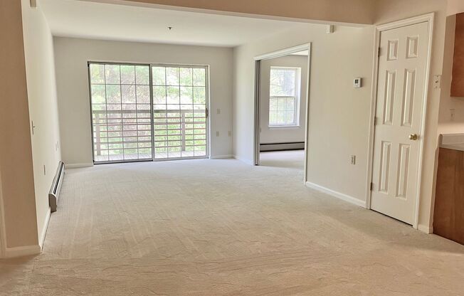 2 beds, 1 bath, 927 sqft, $1,800, Unit 425