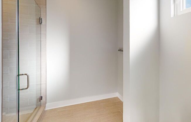 3 story townhome in Seversville!