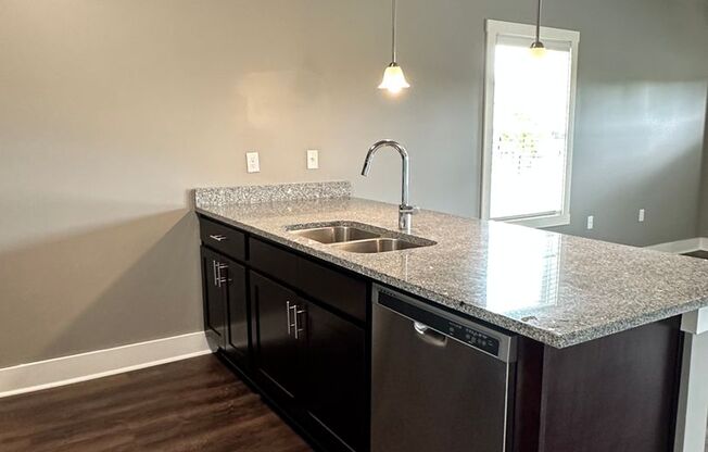 3 beds, 2.5 baths, 1,425 sqft, $1,880, Unit D101