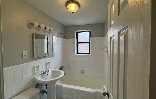 3 beds, 2 baths, 1,300 sqft, $2,599, Unit 6236 Fifth Ave. #203B