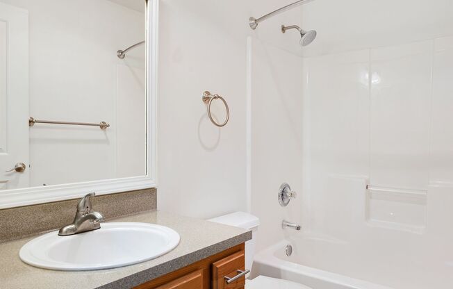 2 beds, 2 baths, 830 sqft, $2,350, Unit 2-102