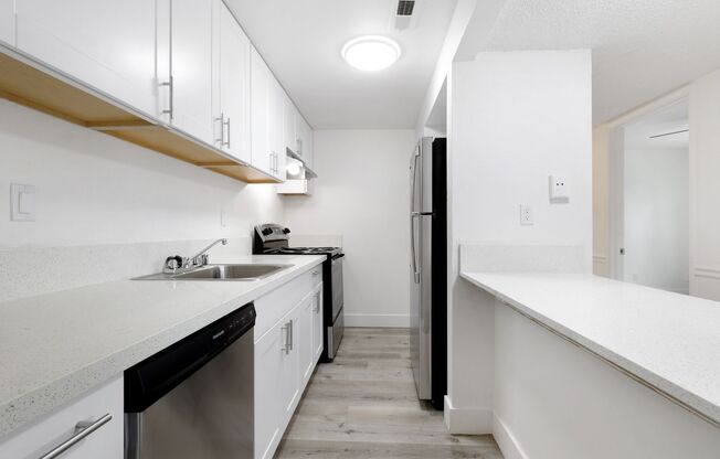 2 beds, 1 bath, 850 sqft, $1,675, Unit 9100-11