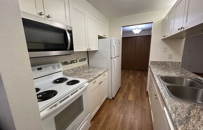 $1,025 | 2 Bedroom, 1 Bathroom Apartment | Cat Friendly* | Available for August 1st, 2025 move in!