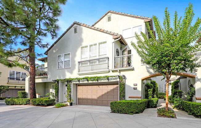 Gorgeous interior tract townhouse in the desirable gated Summit community