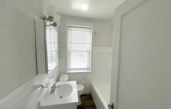 Studio, 1 bath, 400 sqft, $989, Unit A403
