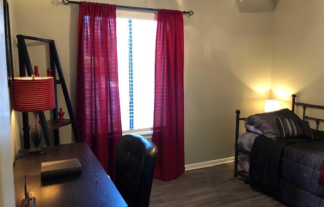 2 beds, 1.5 baths, 811 sqft, $1,090