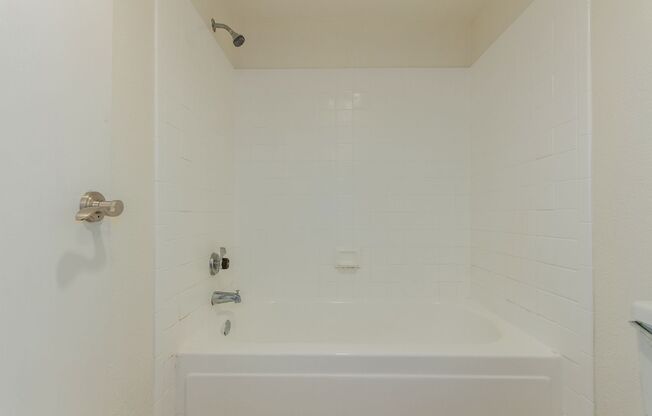 2 beds, 2 baths, 919 sqft, $1,675, Unit 1098