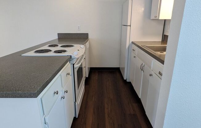 1 bed, 1 bath, 700 sqft, $1,375, Unit #13