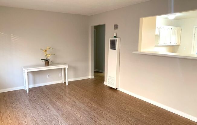 2 beds, 1 bath, $2,495, Unit 15430 1/2