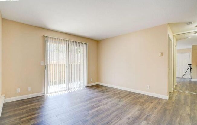 $1990 / 1 BR LOVELY REMODELED CONDO IN CENTRAL FREMONT