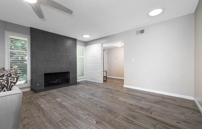 Unique 3 Bedroom Home in Collwood Park!