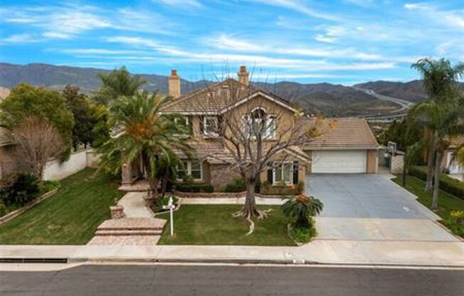 Panoramic views beautiul home located in the hills of Yorba Linda available For Lease